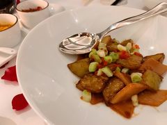 酸梅杏鲍菇闷茄子-宝丽轩中餐厅BAOLIXUAN