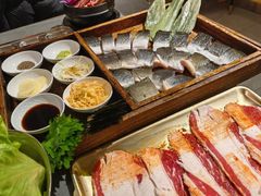 -围炉肉舍•炭烤活鳗•丹东海鲜烤肉(步行街店)