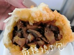 麻辣香菇鸡丁包-老陶包子铺(南大西南村店)