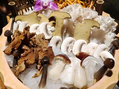 -老牌坊云南鱼豆花火锅(爱建店)