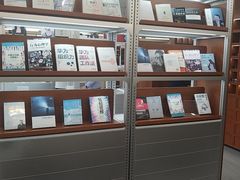 -无奔眼镜·蔡司·依视路授权店(朝阳大悦城店)