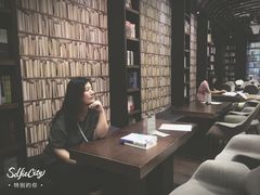 -钟书阁(松江泰晤士小镇店)