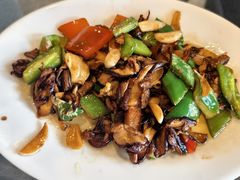 青椒牛肝菌-乡村小榭饭店