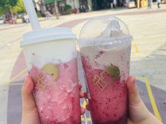 冰山杨梅桃-喜茶(迪士尼小镇DP店)