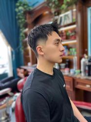 -一家只做男发烫染的店