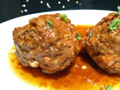 鸭蛋黄狮子头-梅飞酒家(桑园路店)