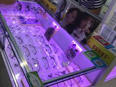 -提一眼镜·蔡司·依视路(小寨店)