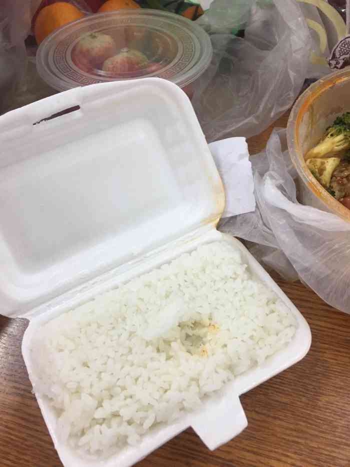 川巴麻辣香锅(鞍山道店)-"点外卖,要了双人餐.一盆菜,一盒米饭,一.