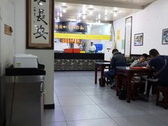 大堂-牛一嘴·兰州牛肉面·大盘鸡(财富中心店)