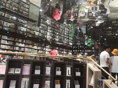 -钟书阁(群光广场店)