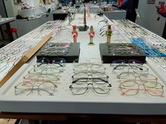 -宏宇眼镜蔡司依视路折扣店(兆佳眼镜城店)