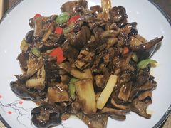 -东口码头·烧鸽子·鱼头泡饼·地方菜(金鹰悦城店)
