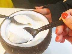 -志龙皇冠吃货椰子铺