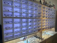-天空之镜眼镜店蔡司依视路配镜授权零售店(望京颐堤港店)