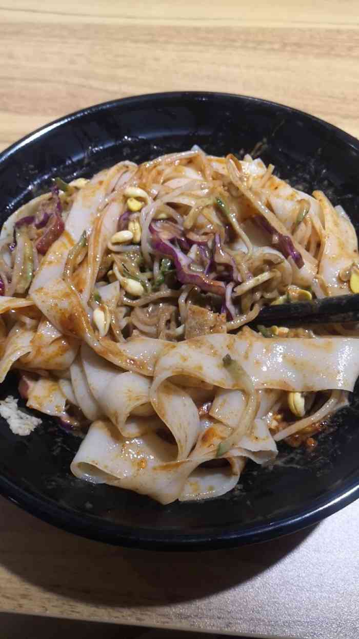 梁喜娃西北面食(乐虹坊店)-"中午去乐红坊底下超市买菜,正好看到这家