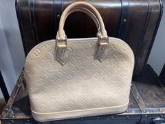 -小飞侠奢侈品回收 寄卖 养护(宝山宝龙广场店)