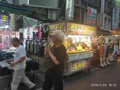 -六合夜市