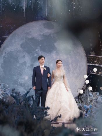 我愿和你私奔到月球|||今日婚纱分享