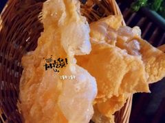 石屏炸豆皮-老牌坊云南鱼豆花火锅(哈西万达店)