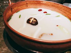 -三人行骨头王火锅(长寿店)