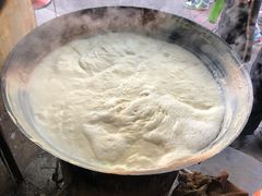大锅正在煮豆浆-云南大锅豆浆店