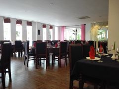 -Neary Khmer Restaurant