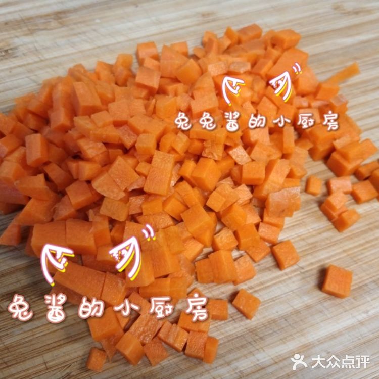 小朋友最喜欢吃的一道豌豆炒肉丁。
