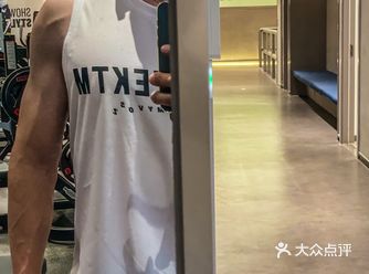 作为一名标准的细狗,爱撸铁也爱吃