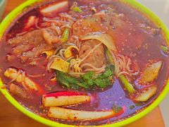 -不起眼麻辣烫凉皮店