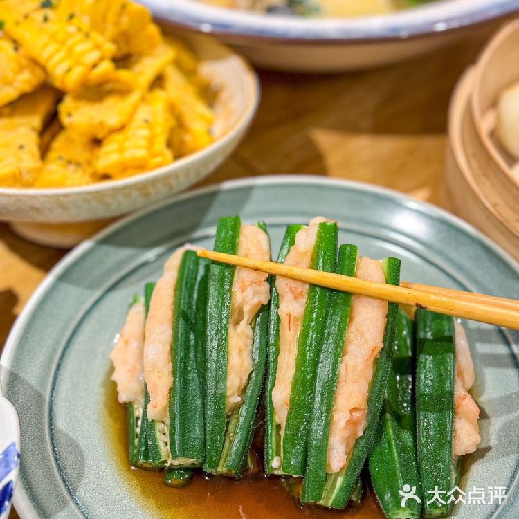 席地而坐啃大闸蟹！在这里吃饭就是舒坦