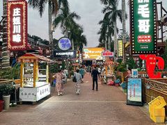 -三亚火车头万人海鲜广场