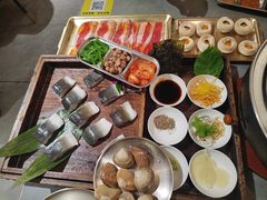 -围炉肉舍•炭烤活鳗•丹东海鲜烤肉(步行街店)