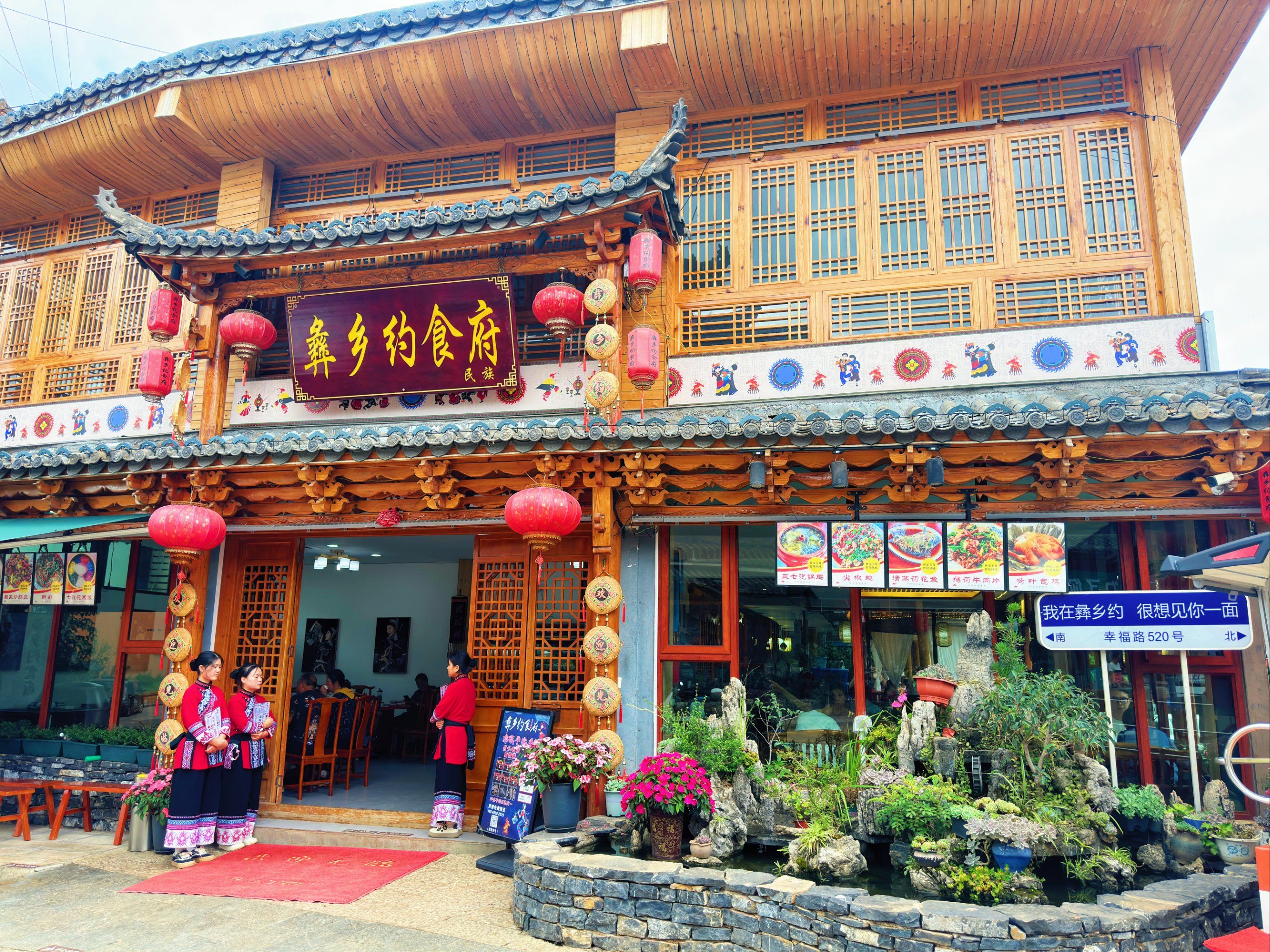 地方特色美食推荐 踏着清风,越过白云,来一场跨越千里之旅.