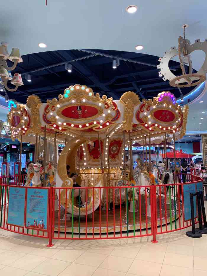 继南京店,徐州店后,第三在也83全球最大的一家哈姆雷斯旗舰店