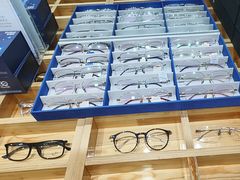 -豪门视光·星趣控·蔡司依视路眼镜代理商(中央大街店)