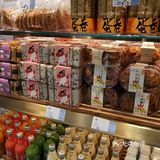 家楼底下新开了一家面包店