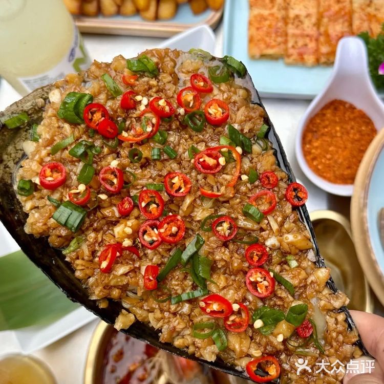 来星海就办了一件事，吃生腌…