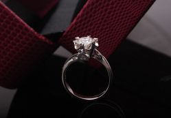 -威德钻石-克拉钻大本营(南京东路店)