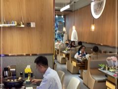 大堂-围炉肉舍•炭烤活鳗•丹东海鲜烤肉(步行街店)