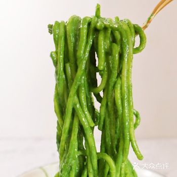 1小勺黑胡椒粉搅匀，继续大火煮至汤汁浓稠就好