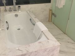 -上海滴水湖皇冠假日酒店