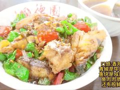 青椒烧鱼块盖码饭-百年德园(侯家塘店)