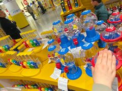 -m豆巧克力世界(上海世茂广场店)