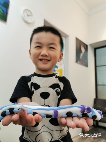 喜欢这个地方 进门看见墙上雷诺阿的LITTLE