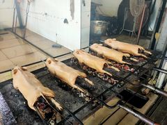 -黄记四更烤乳猪店