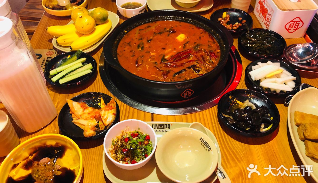 第一次吃酸菜火锅，味道还不错，地方也挺好找的
