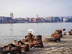 -多瑙河畔鞋履雕塑