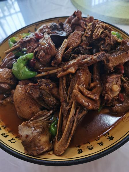 新坊延香老鹅-"去莫干山回来途中去吃的,八个人点了鱼头,.