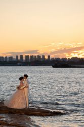 -雪中彩影婚纱摄影·微光艺术中心