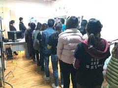 -贺加贝化妆美甲培训学校